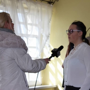 Wywiadu dla telewizji Proart z Ostrowa Wlkp. udziela Młoda radna - Marcelina Mączka