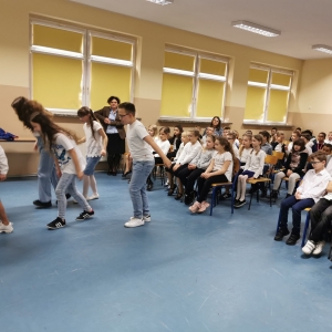 Prezentacja tańca uczniów z kl. IVb