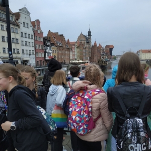 Uczniowie zwiedzający Gdańsk