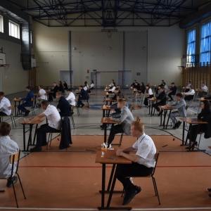 Ósmoklasiści przed egzaminem. Foto Damian Cieślak