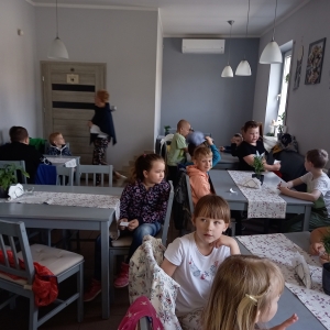 Dzieci w restauracji.