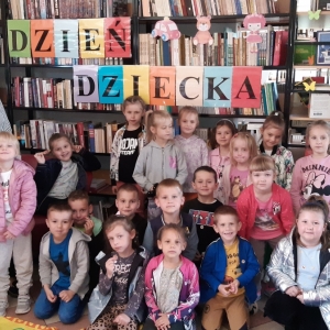 Dzieci z grupy "Słoneczka" w bibliotece